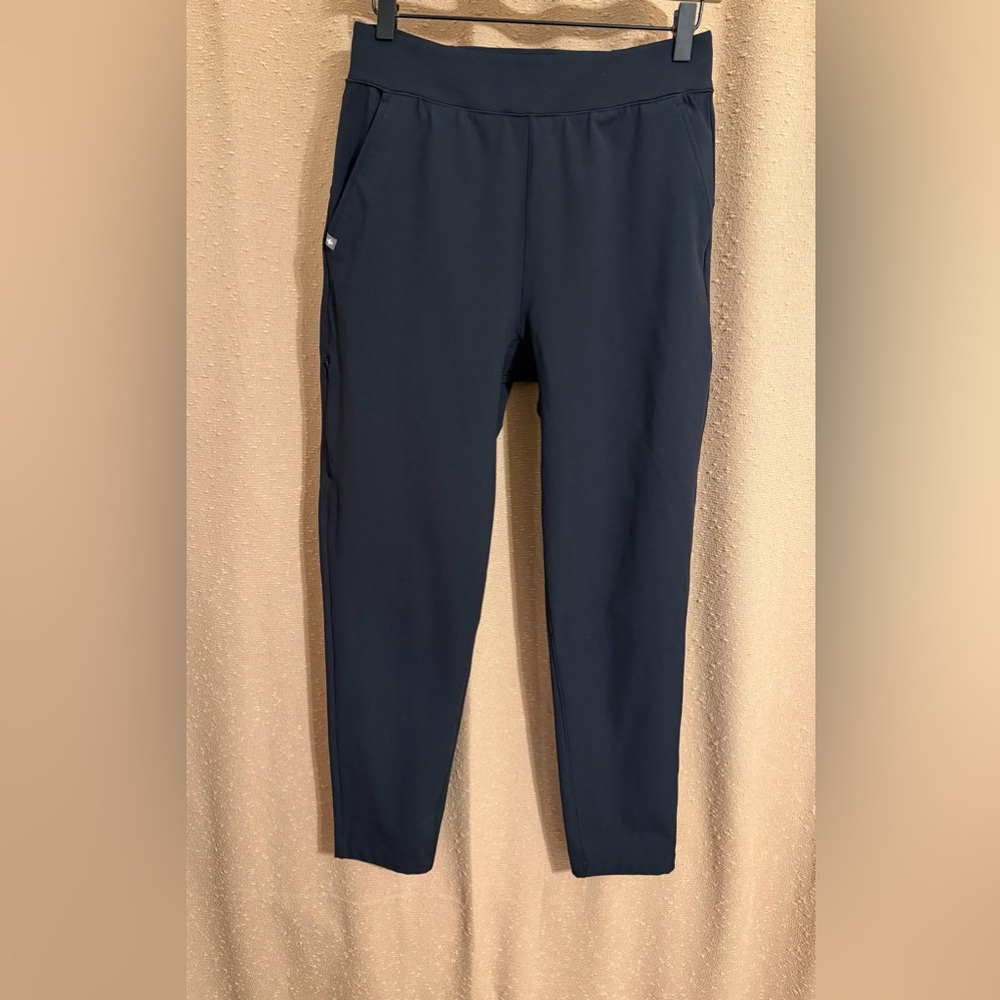 FIGS Women’s Gray Tapered Scrub Pant size Small
